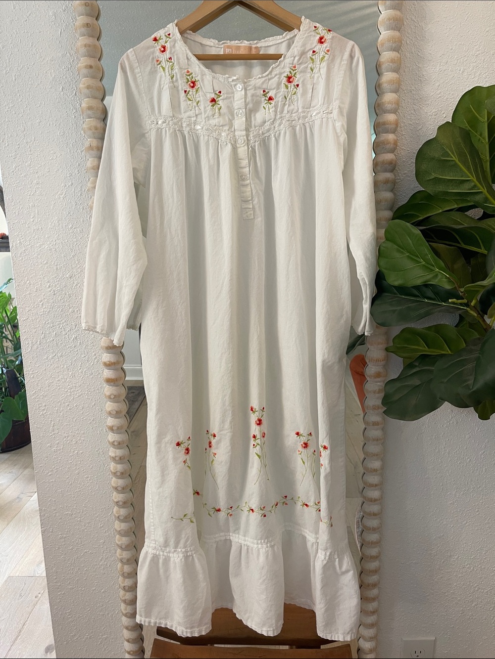 La Cera womens cotton embroidered nightgown Prarie cottage size medium